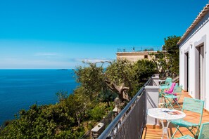 Outdoor dining - Villa De Rosa an oasis of peace and relax !!! (Positano)