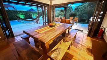 Outdoor dining