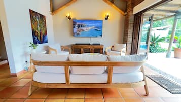 TV connectée, table de tennis de table