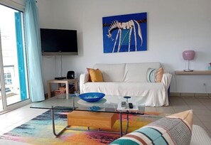 TV, books, stereo