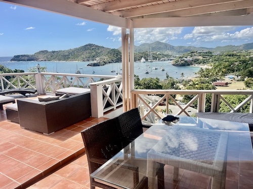 Calypso Villa Galleon Beach 2mins walk 