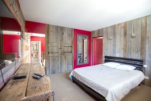 7 bedrooms, iron/ironing board, free WiFi, wheelchair access