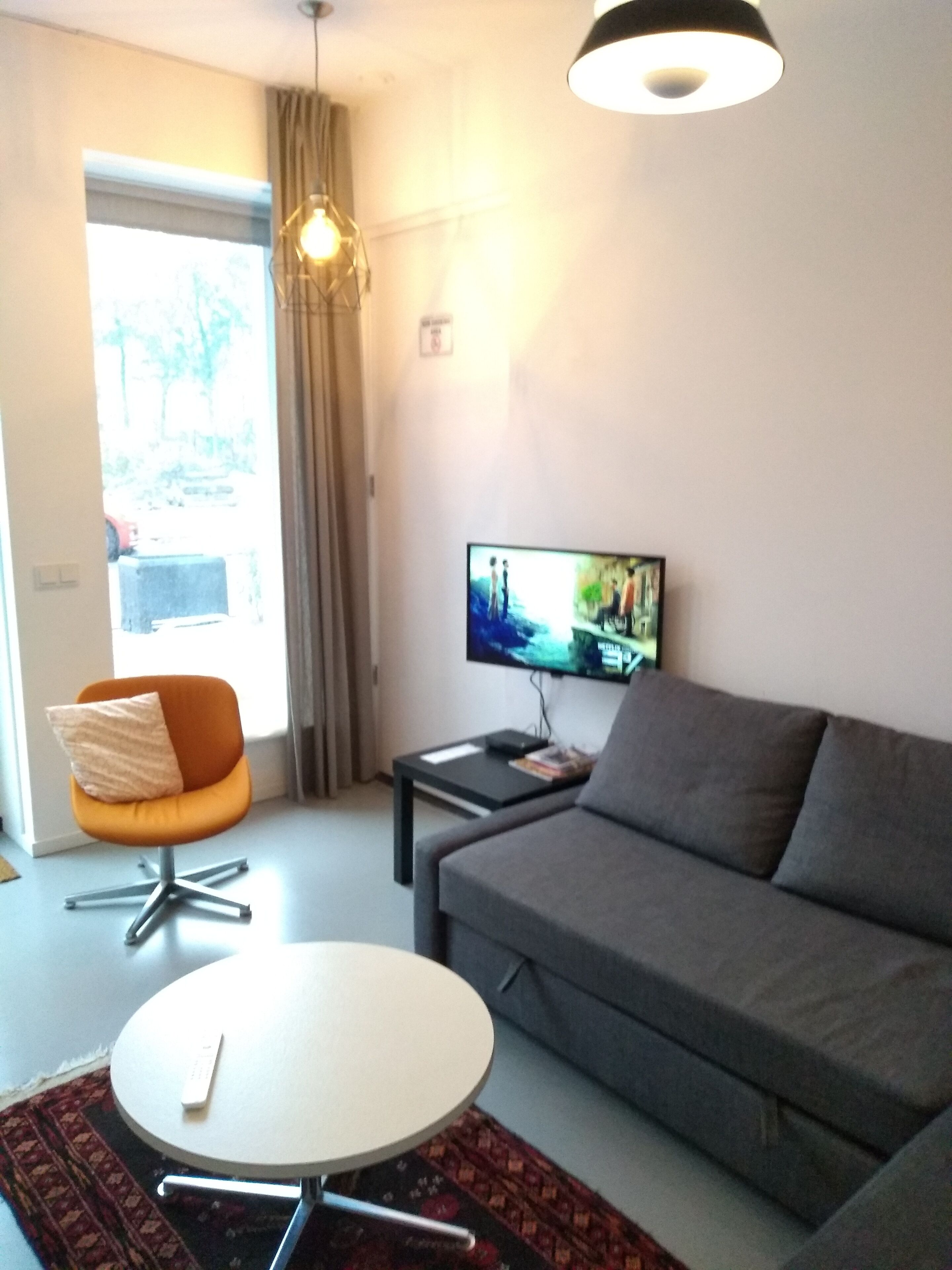 2 room studio with bathroom in city villa with free private parking