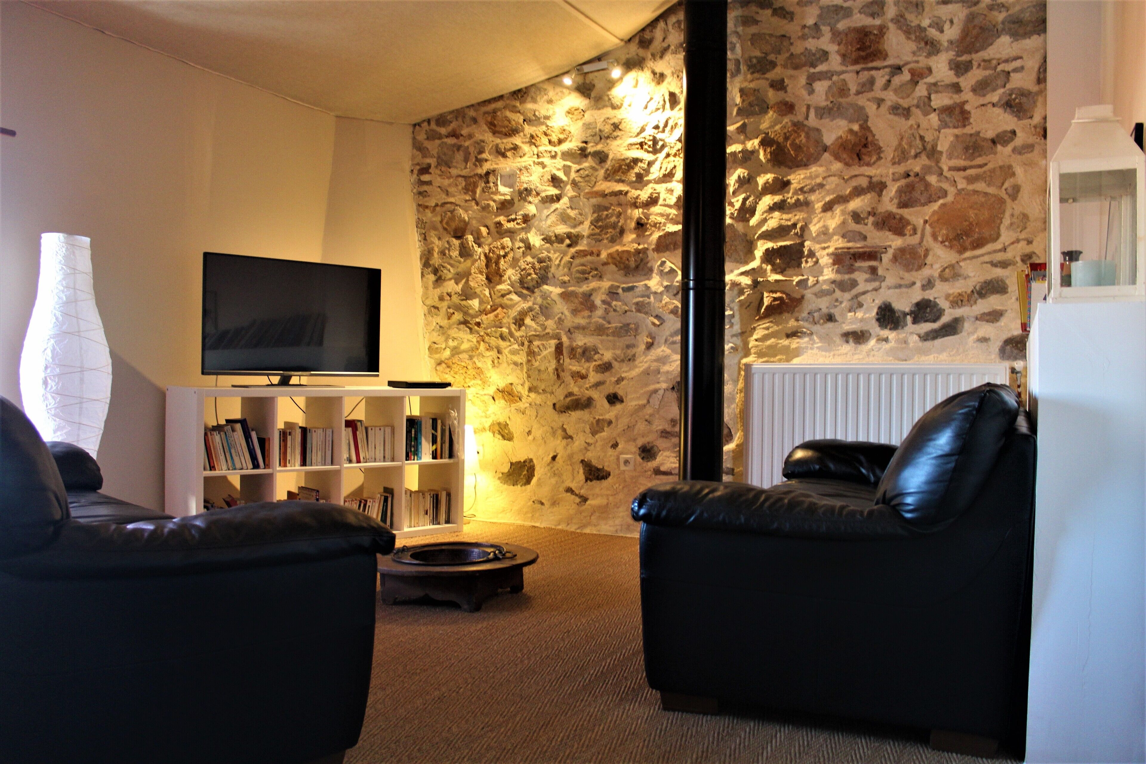 Large, renovated Catalan house, in the heart of the vineyard between sea