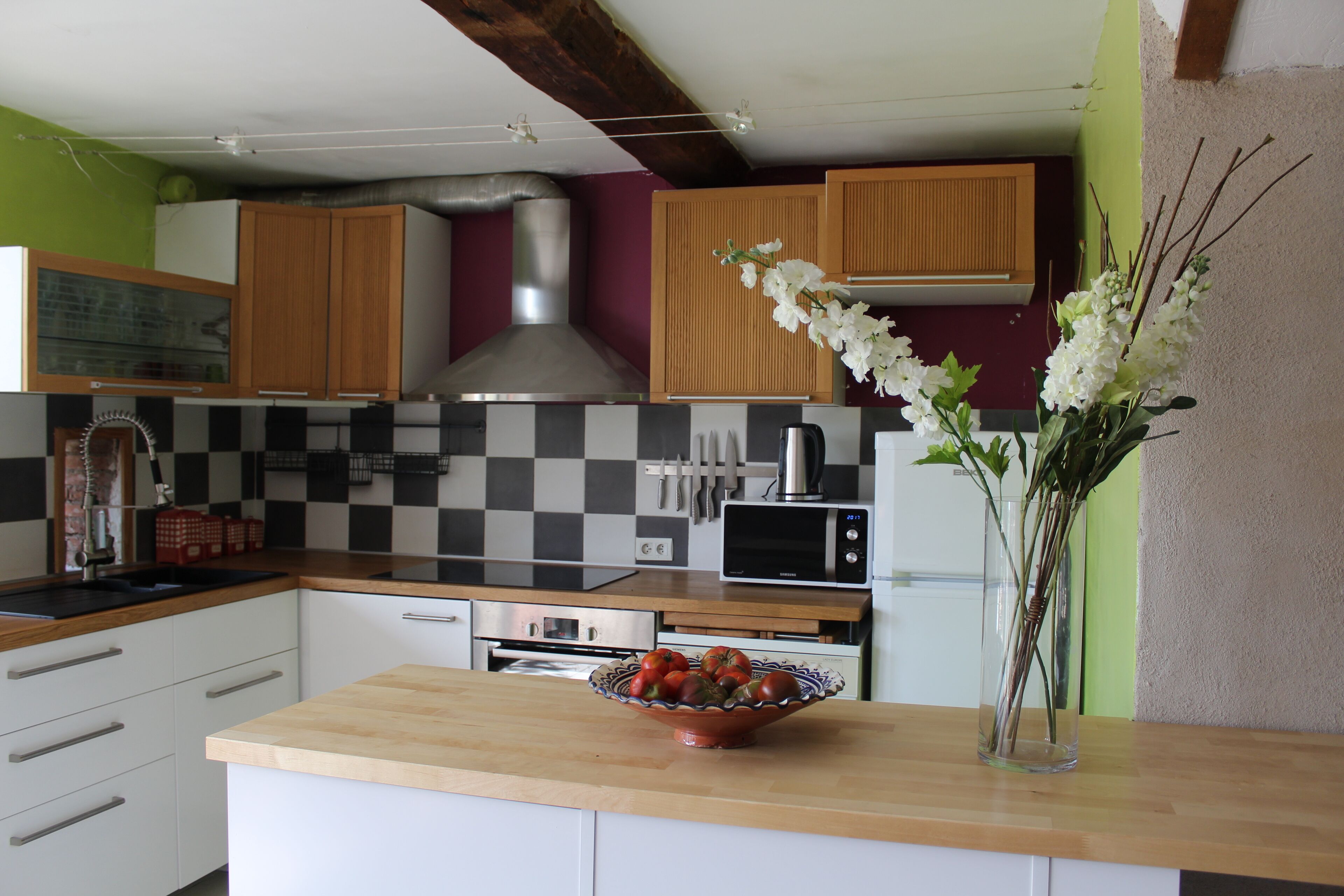 Large, renovated Catalan house, in the heart of the vineyard between sea