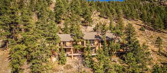 Cedar Upper Luxury Vacation  At Windcliff 3 Bedroom Home by RedAwning