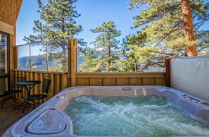 House, 3 Bedrooms | Outdoor spa tub
