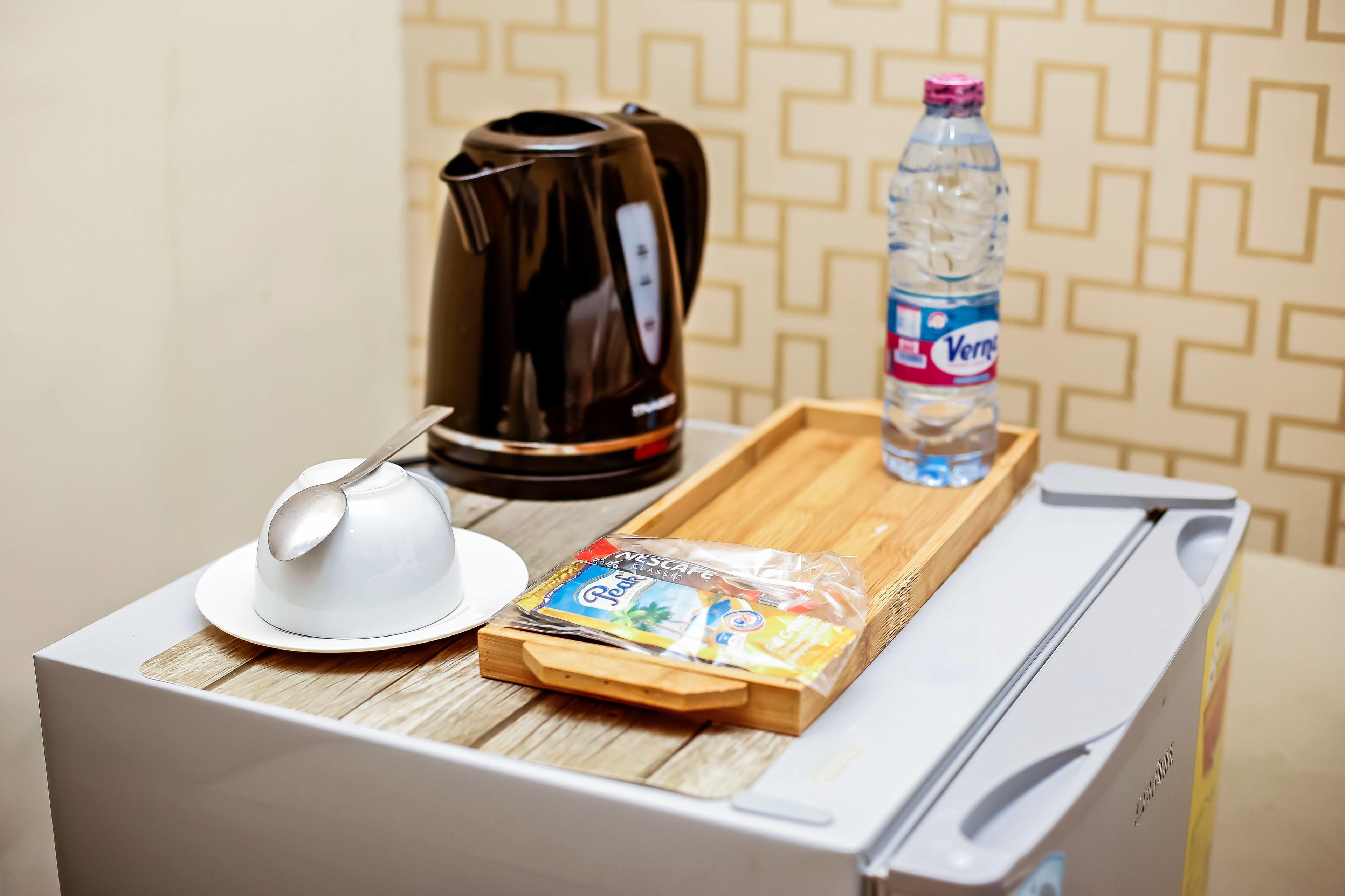 deluxe room, 1 queen bed, non smoking | 1 bedroom, desk, laptop workspace, blackout curtains