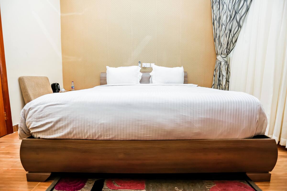 1 bedroom, desk, laptop workspace, blackout curtains