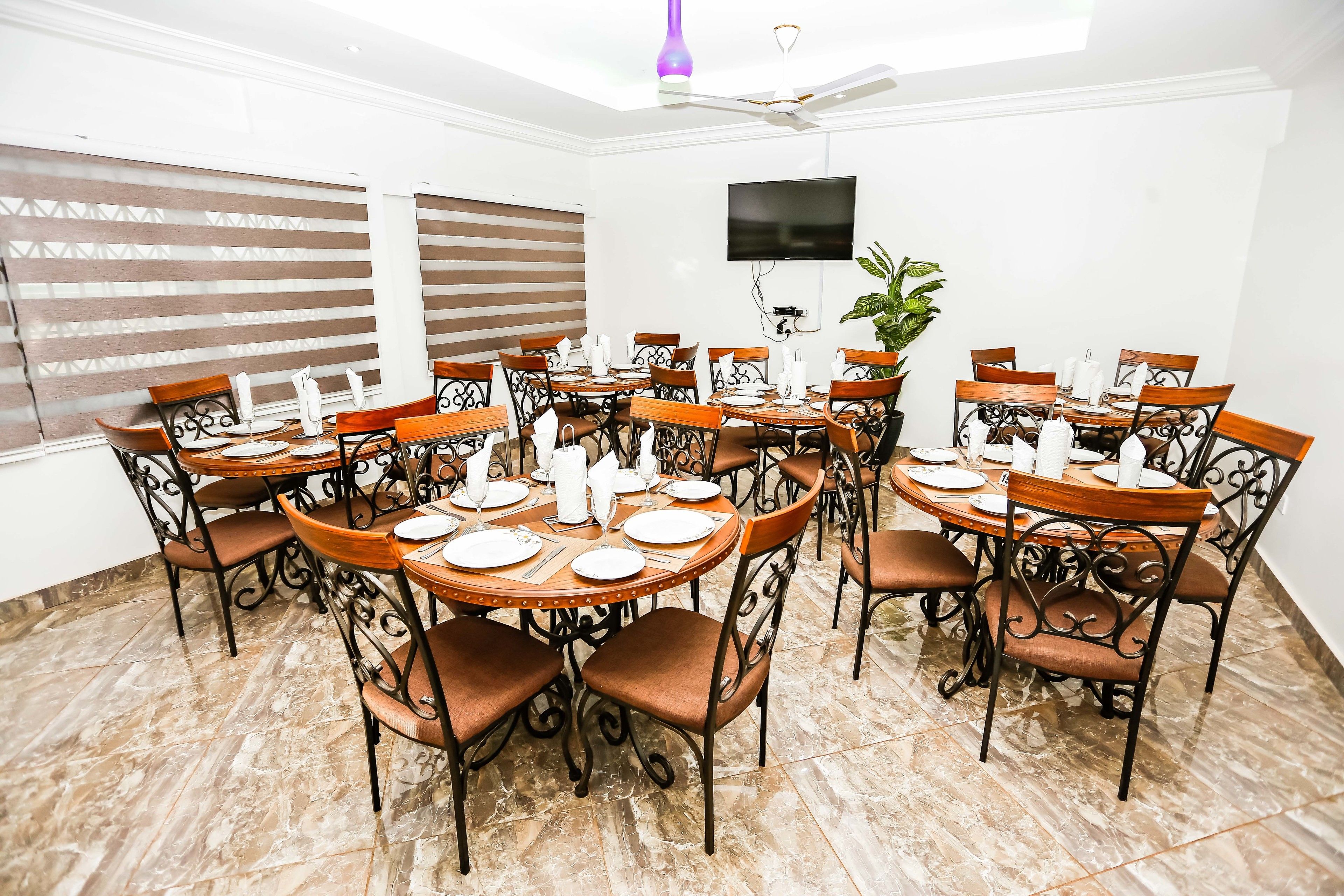 Spécialités Cuisine locale et internationale