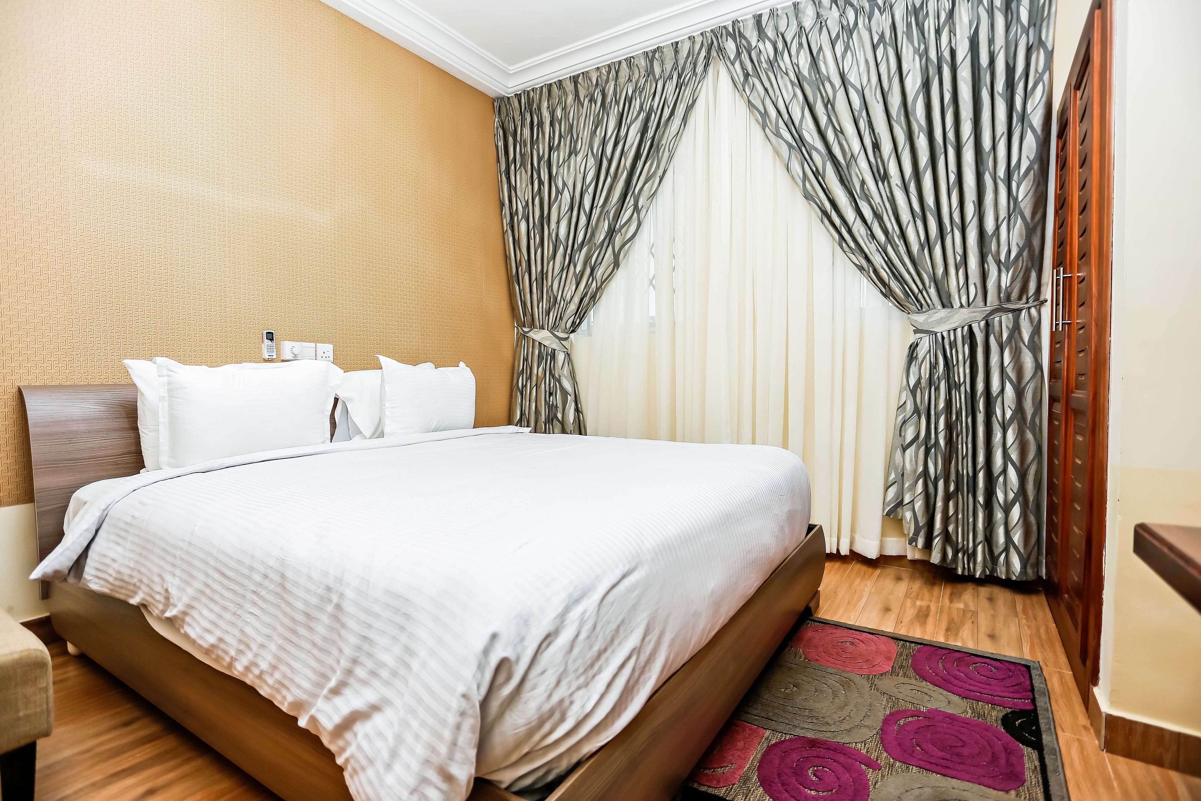 deluxe room, 1 queen bed, non smoking | 1 bedroom, desk, laptop workspace, blackout curtains