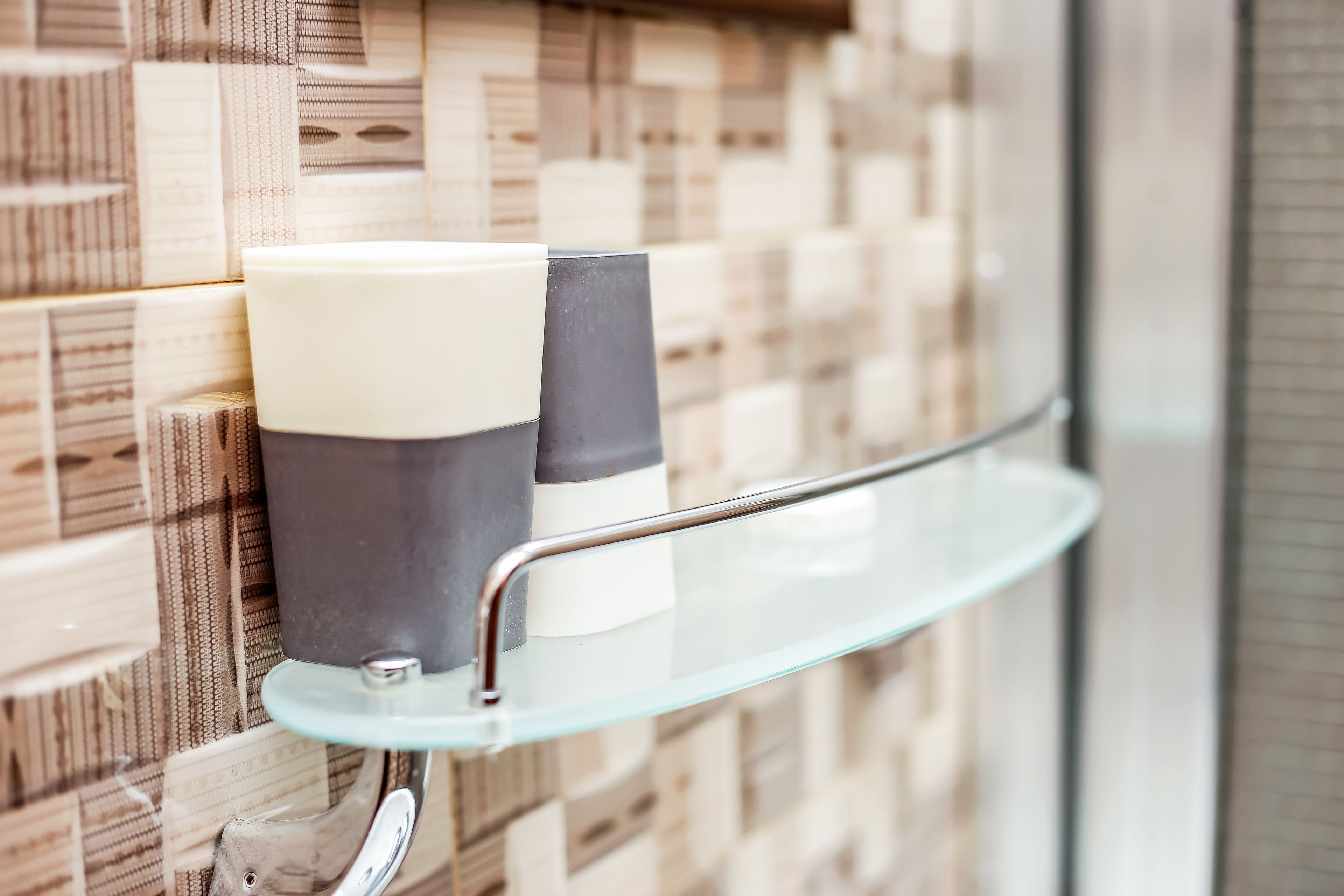 deluxe room, 1 queen bed, non smoking | bathroom | shower, free toiletries, towels, soap