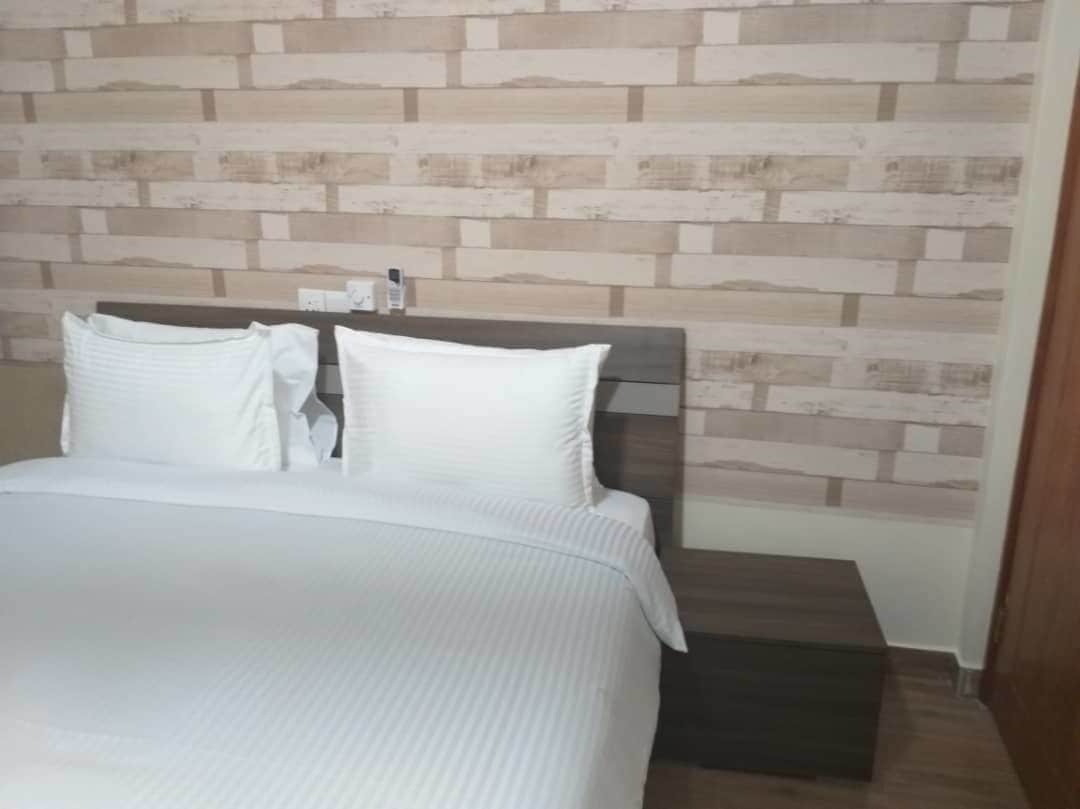 standard room, 1 queen bed, non smoking | 1 bedroom, desk, laptop workspace, blackout curtains