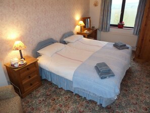 2 Schlafzimmer, Schreibtisch, Bügeleisen/Bügelbrett, kostenloses WLAN