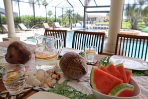 Dining - Villagoona, waterfront, infinity pool, dir.access to the Gulf of America (Cape Coral)