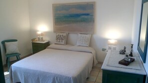 2 bedrooms, iron/ironing board, free WiFi