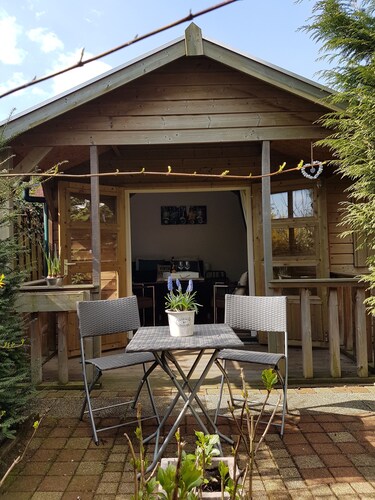 Attractive detached house with all amenities and garden / terrace, lots of privacy!