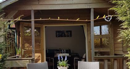 Attractive detached house with all amenities and garden / terrace, lots of privacy!