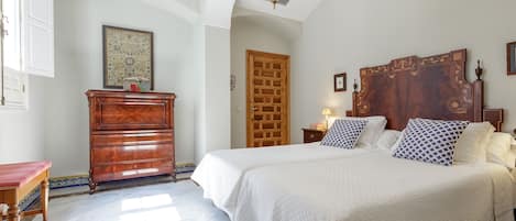 3 makuuhuonetta, silitysrauta/-lauta, Wi-Fi, vuodevaatteet