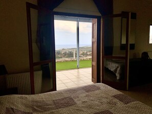 5 bedrooms, desk, iron/ironing board, free WiFi