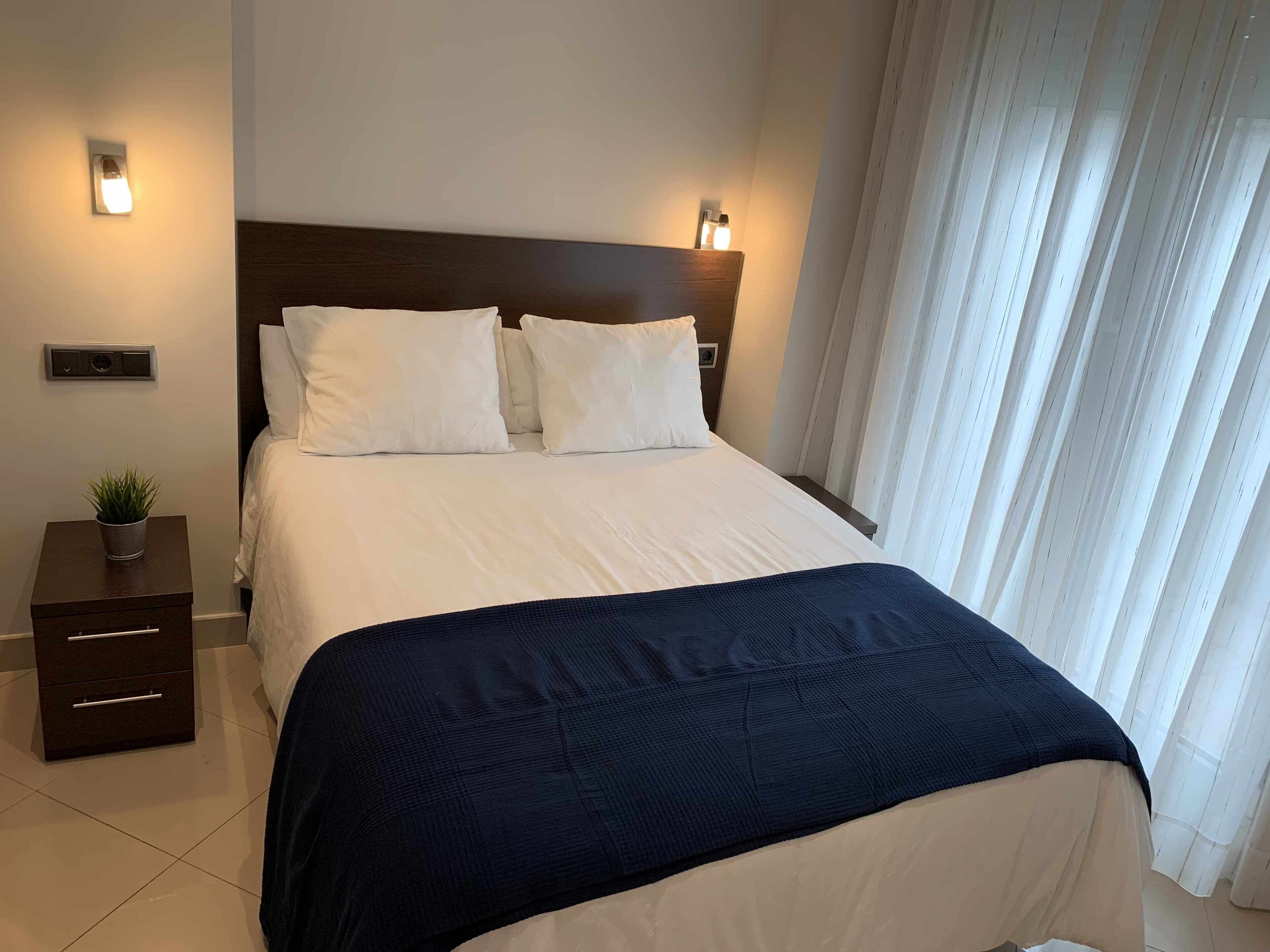 1 dormitorio, tabla de planchar con plancha, wifi gratis y ropa de cama