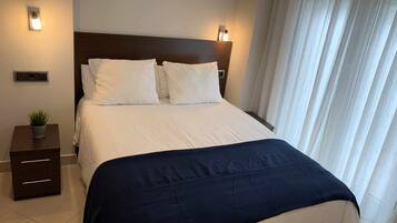1 dormitorio, tabla de planchar con plancha, wifi gratis y ropa de cama