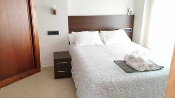 1 dormitorio, tabla de planchar con plancha, wifi gratis y ropa de cama