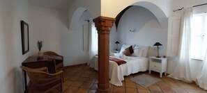 6 habitaciones, tabla de planchar con plancha y wifi gratis 