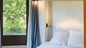 5 slaapkamers, een strijkplank/strijkijzer, reisbedje, gratis wifi