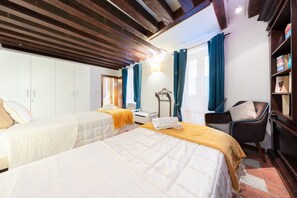 3 habitaciones, escritorio, sistema de insonorización y cuna de viaje