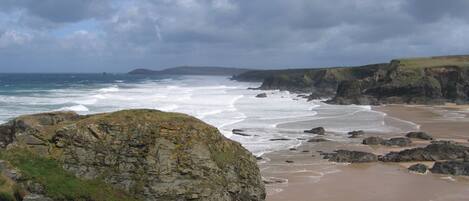 Una spiaggia nelle vicinanze, lettini da mare