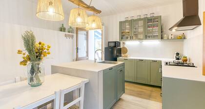 Tramontana house 4 pax. 2 bedrooms + 2 bathrooms. Terrace with sea views.