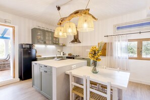 Refrigerador, microondas, horno y lavavajillas 