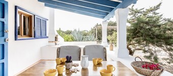 Tramontana house 4 pax. 2 bedrooms + 2 bathrooms. Terrace with sea views.