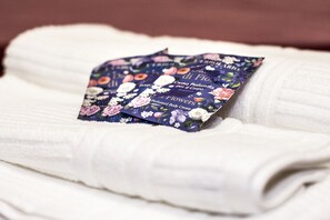 Doccia, asciugacapelli, bidet, asciugamani