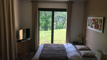 3 bedrooms, iron/ironing board, travel cot, free WiFi