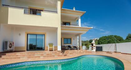 Riesige neue 3 Schlafzimmer, 3 Badezimmer Villa mit privatem Pool. Meerblick und Grillplatz.