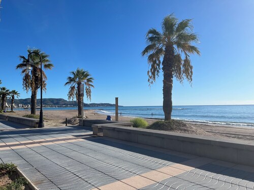 APPARTEMENT PENTHOUSE BENICASIM WATERFRONT. PENTHOUSE EN FACE DE LA MER EN PREMIÈRE LIGNE.