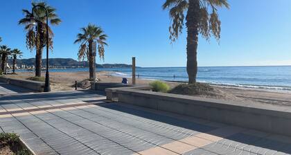 APPARTEMENT PENTHOUSE BENICASIM WATERFRONT. PENTHOUSE EN FACE DE LA MER EN PREMIĂRE LIGNE.