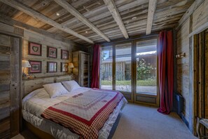 3 chambres, fer et planche à repasser, lit de bébé portatif