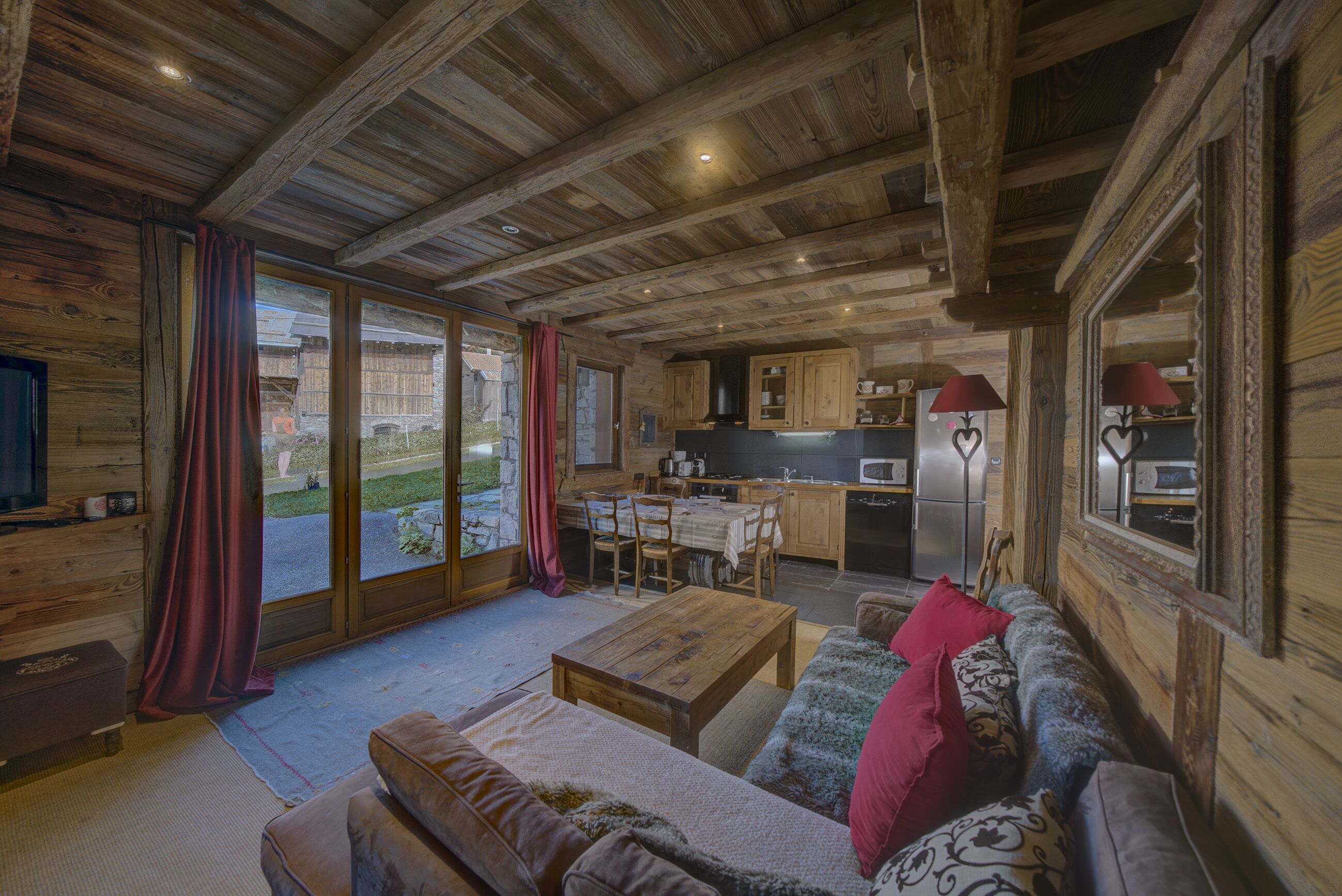 Télévision, lecteur de DVD, livres, vidéothèque