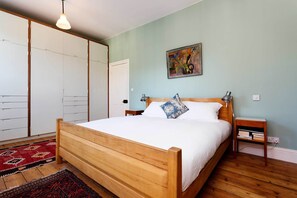 4 chambres, bureau, Wi-Fi, draps fournis