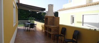 House 5 bedrooms with swimming pool