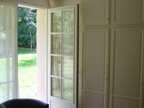Interior - Maison de la Mare (7 rooms) along La Seine and in a wooded property. (Bois-Le-Roi)