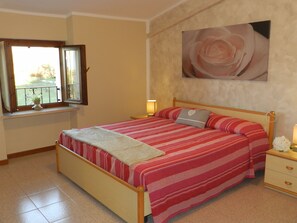 1 bedroom, in-room safe, free WiFi, bed sheets