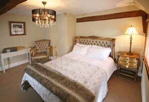 5 bedrooms, iron/ironing board, travel crib, free WiFi - Oast House Near Battle (Battle)