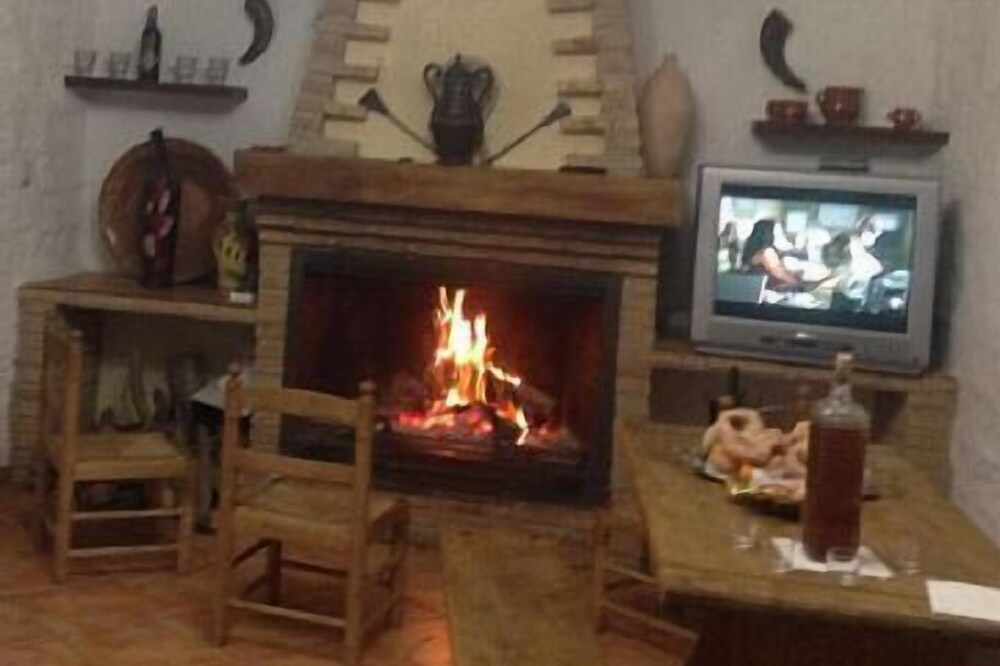 Self catering Cueva El Monterón for 5 people