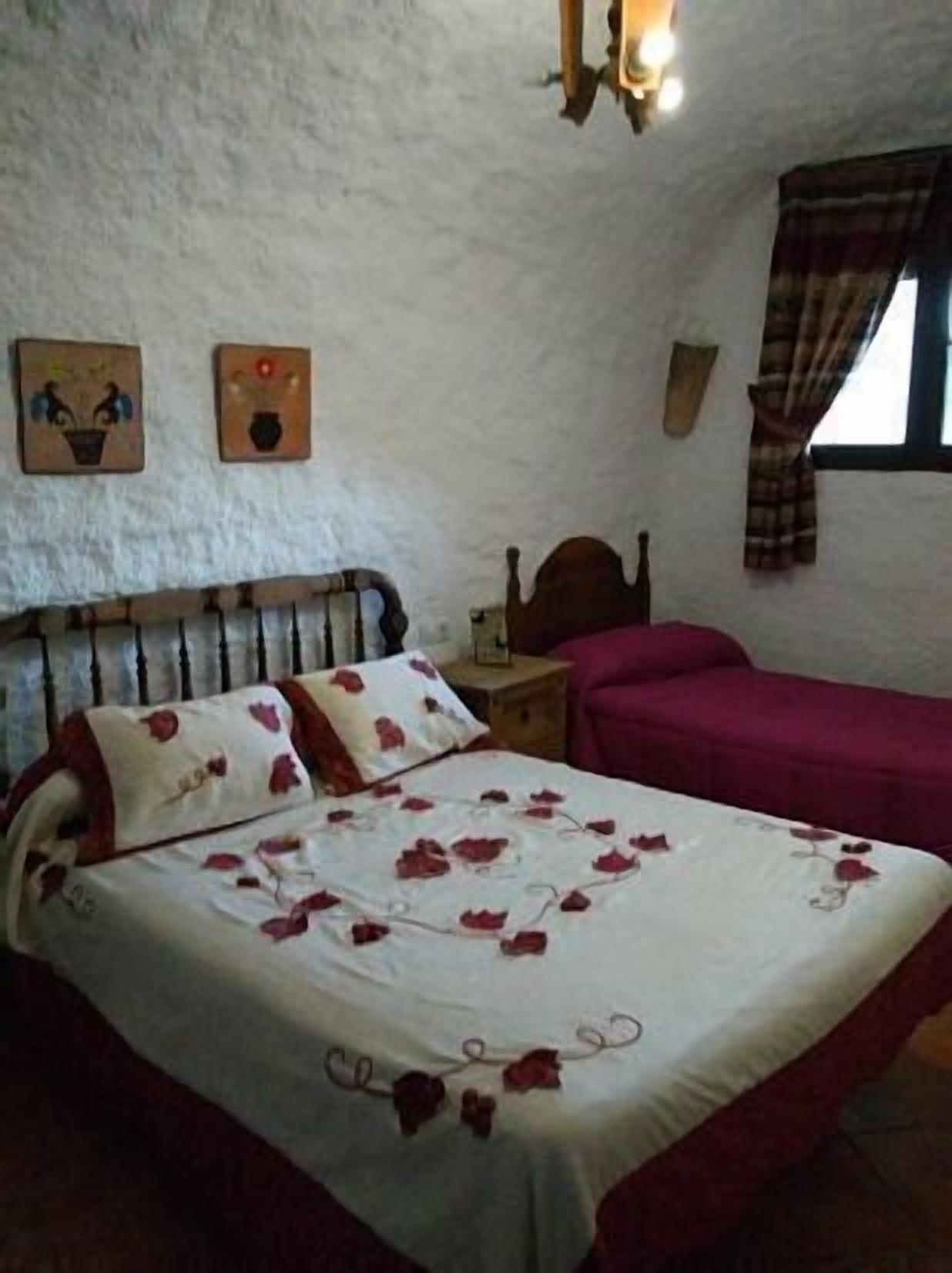 Self catering Cueva El Monterón for 5 people