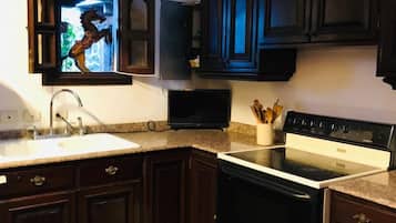 Family Room, 1 Queen Bed, Accessible, Non Smoking | Private kitchen | Fridge, microwave