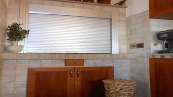 Frigorifero, forno, piano cottura, lavastoviglie
